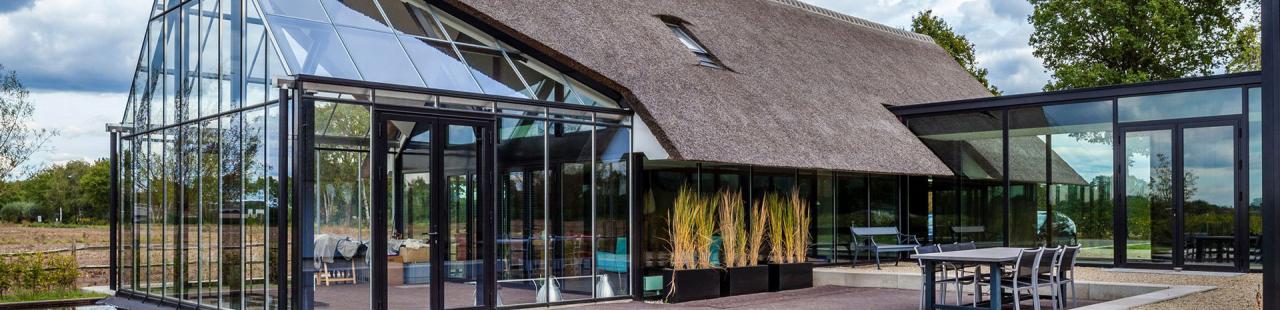 GLASS HOUSES - THE FUTURE OF ARCHITECTURE?